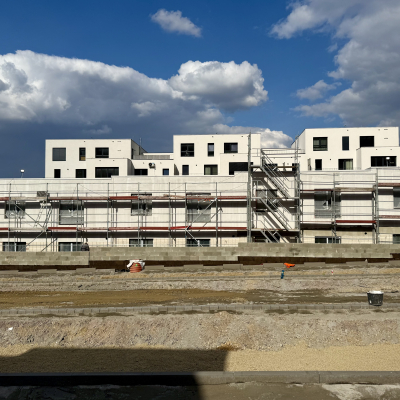 Počasí nám přeje, vnitroblok se rýsuje